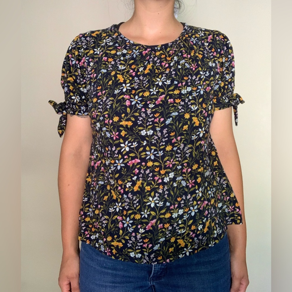 Loft floral shirt. 100% cotton. Tagged a size XS, model is a size medium.